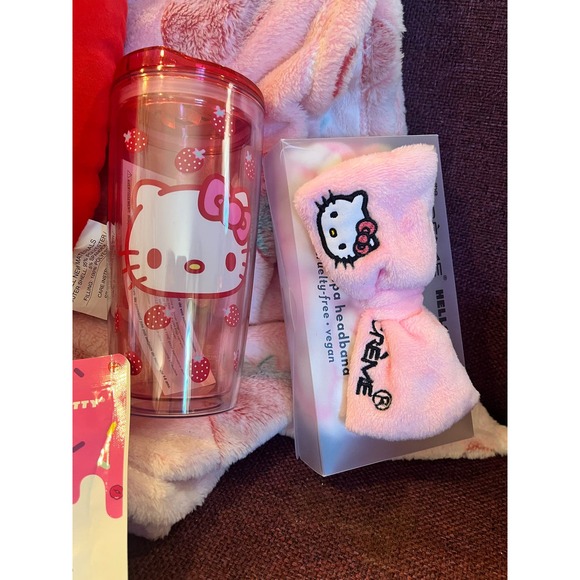 Strawberry shortcake and Hello kitty bundle - Picture 8 of 9